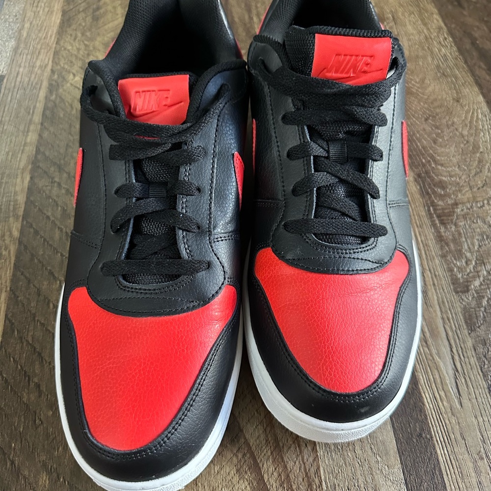 Nike Men's Black and Red Sneakers